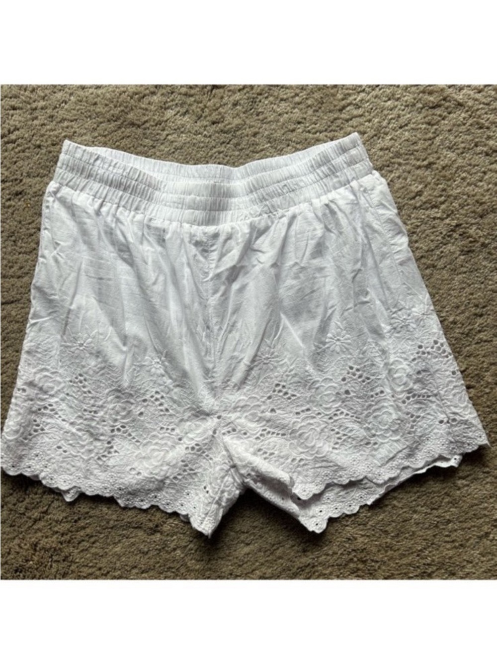SHEIN White Lace with Scalloped Hem shorts